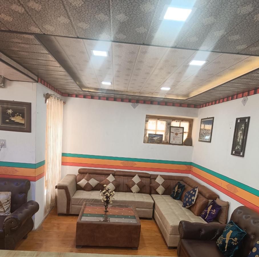 לה Hotel Royal Plaza מראה חיצוני תמונה